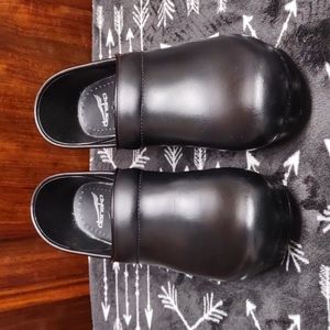 Black Dansko Clogs Wms size 40